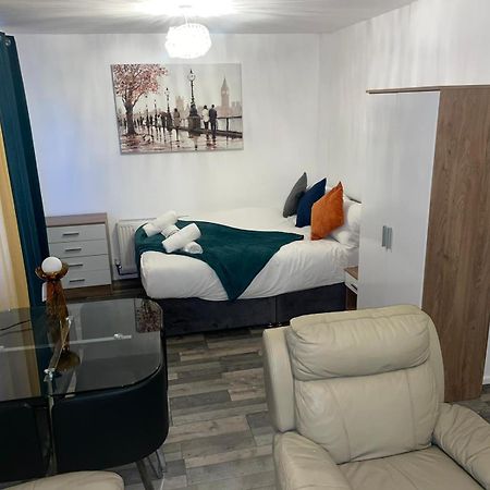 Private Room In London Enfield With Parking Ngoại thất bức ảnh