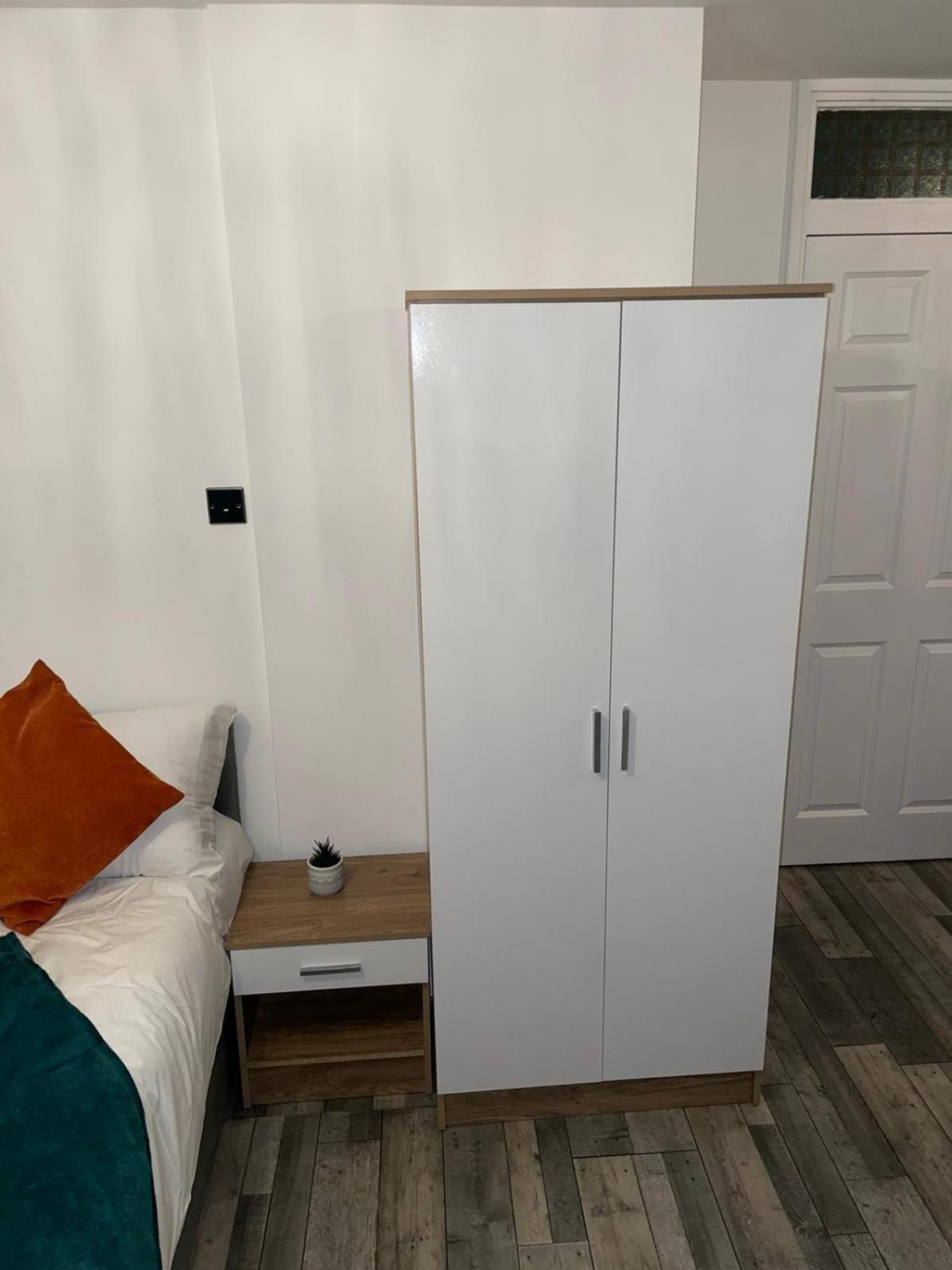 Private Room In London Enfield With Parking Ngoại thất bức ảnh
